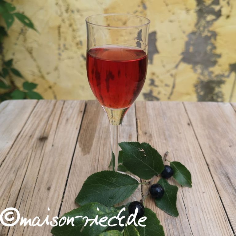 Sloe-Gin (Schlehen-Gin) – Maison Rieck Manufaktur Sloe-Gin (Schlehen-Gin) – Maison Rieck Manufaktur